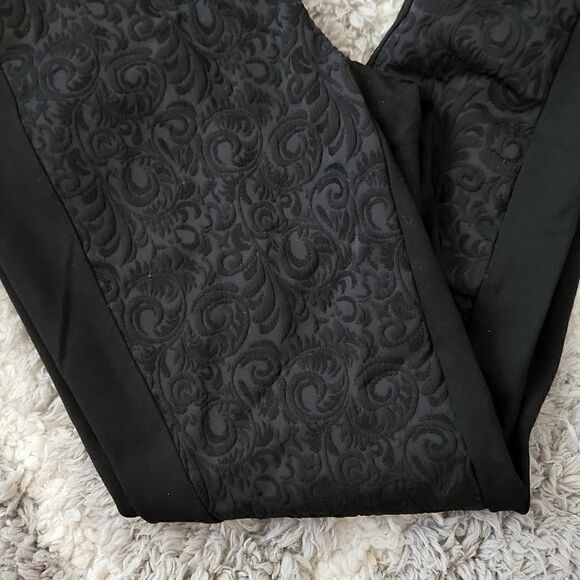 White House Black Market Pants - White House Black market, detailed black pant. Skinny, 4s.